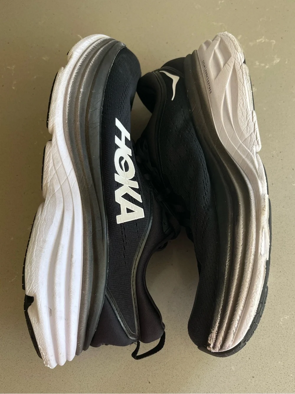 Hoka One One Bondi 8 Women’s Running Shoes Black White 10 B